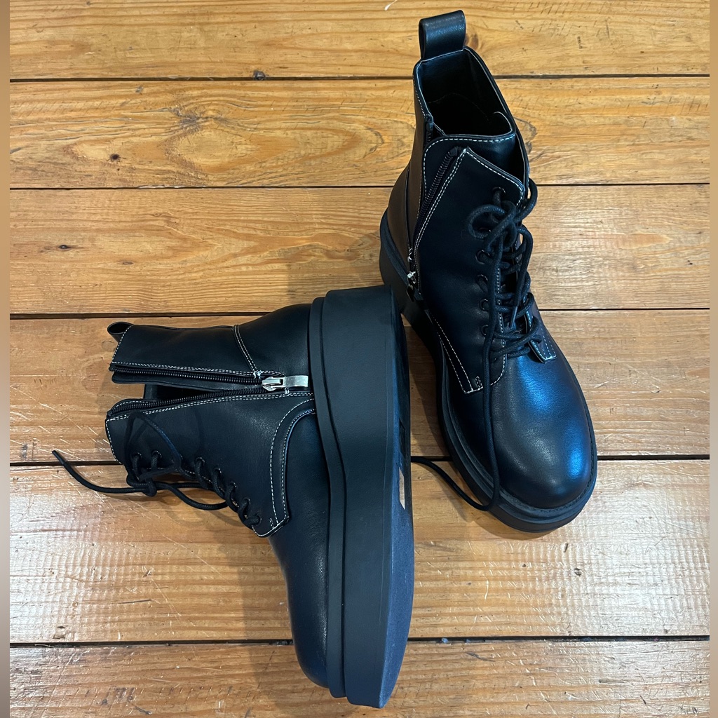 (405) “London Rebel Black Boots”